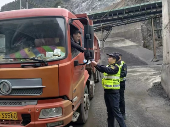 正在上传... f1fc571076effa682eb0438743b4bbf5.png