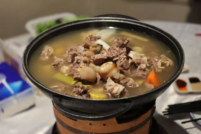 广东人的防寒套餐可以没有羽绒服，但不能没有羊肉煲。