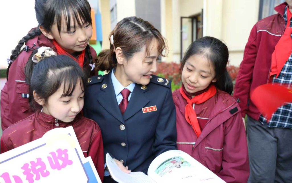 宝鸡税务：与“宪”同行 让宪法宣传“活”起来