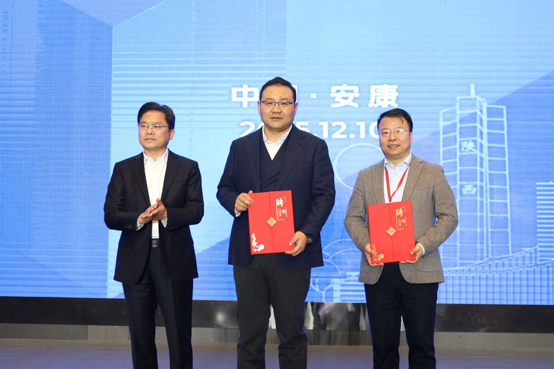 正在上传... 66897df1cfe5787a1b67a50bfd62954d.jpeg