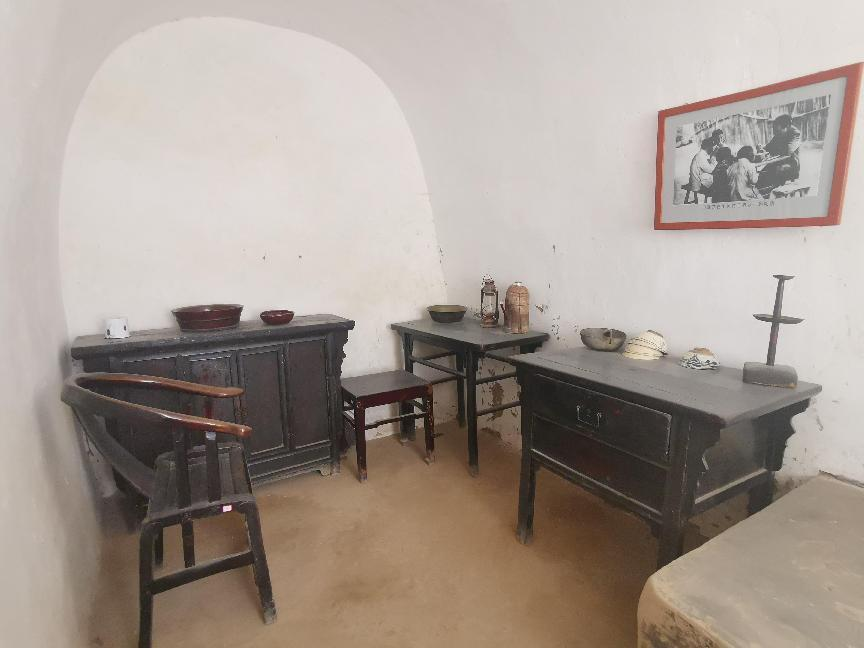 窑洞内部分展品。