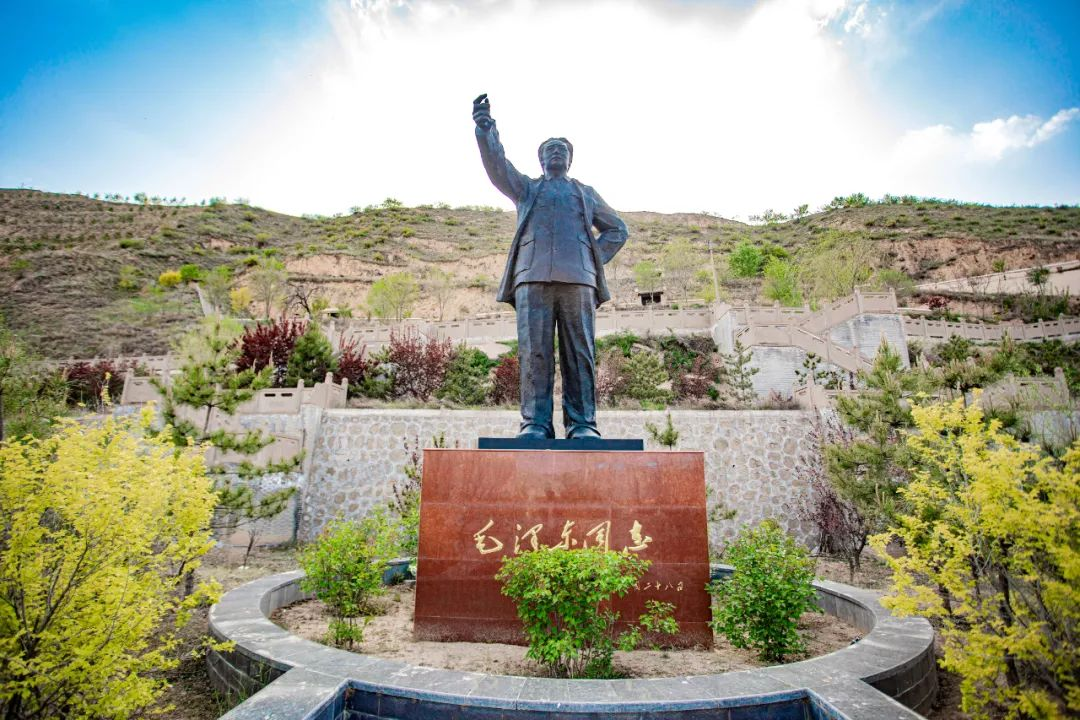 天赐湾革命旧址毛泽东主席雕像。