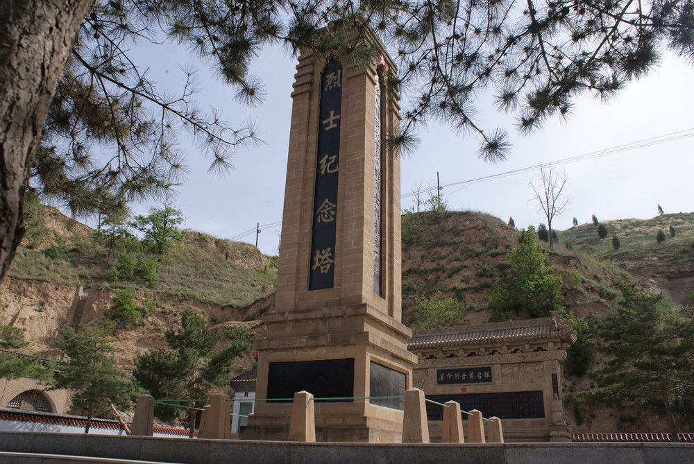 陵园内的革命烈士纪念塔。