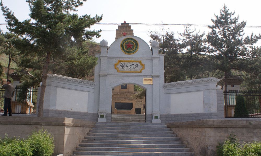 米脂县烈士陵园。