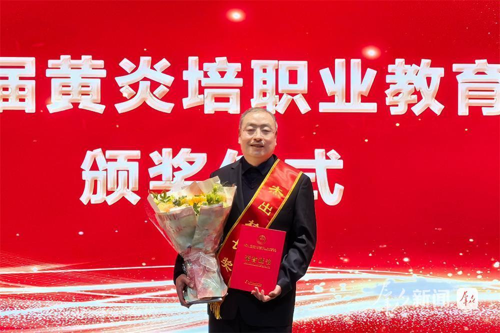 正在上传... 93e3059333284fe4c0fe7347f2c816d9.png