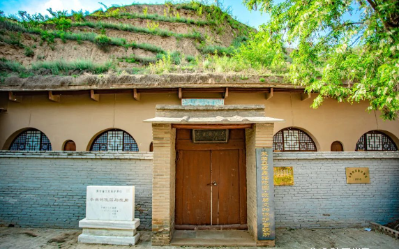 李鼎铭陵园与故居。