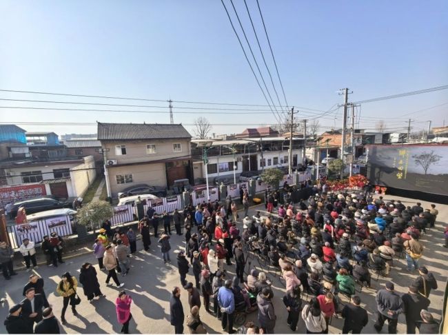 《乡土回望》木南摄影展启幕：三十载光影镌刻村庄生命诗篇