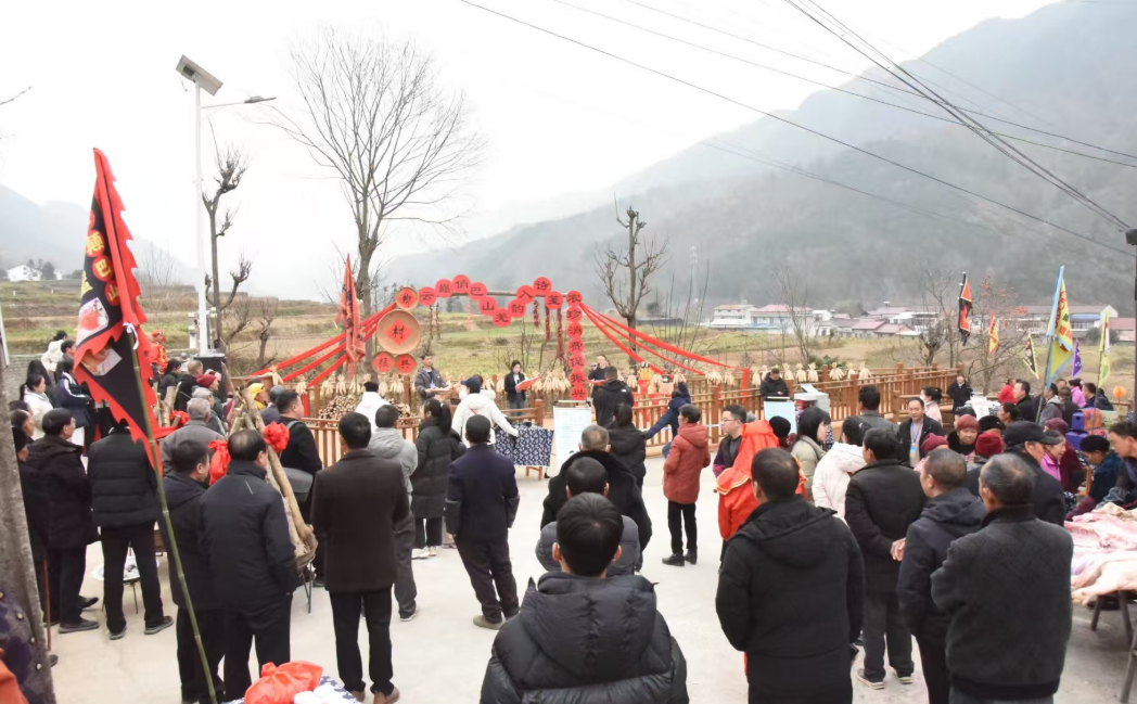 汉中宁强巴山镇首届羌韵庖汤宴：又吃又卖助农增收