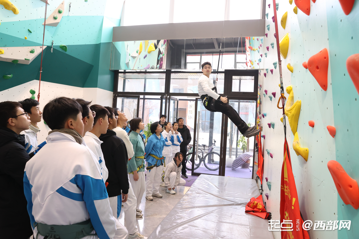 正在上传... 450a52e40d940f46f4544271b1225e80.png