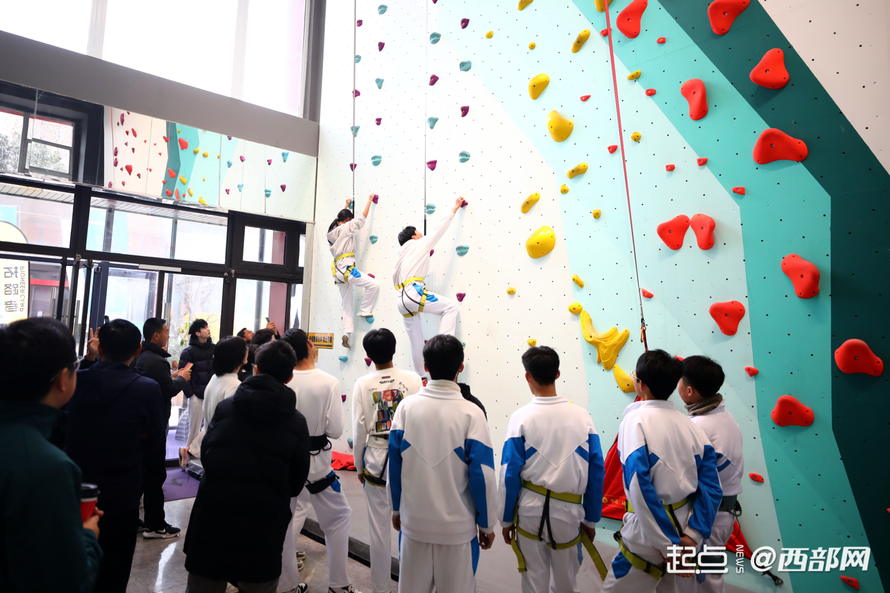 正在上传... cb7a177a4a3b052680e89a7c676aa2f1.png