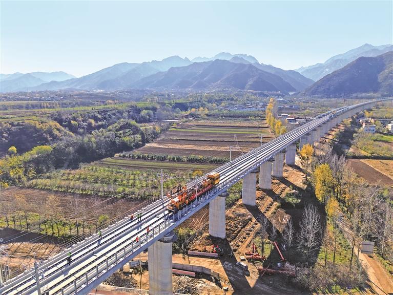 西康高铁全线牵引变电所成功受电