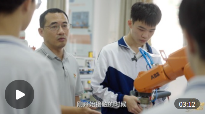 正在上传... 7a02308edb3bb70dda59661fa82f38f1.png