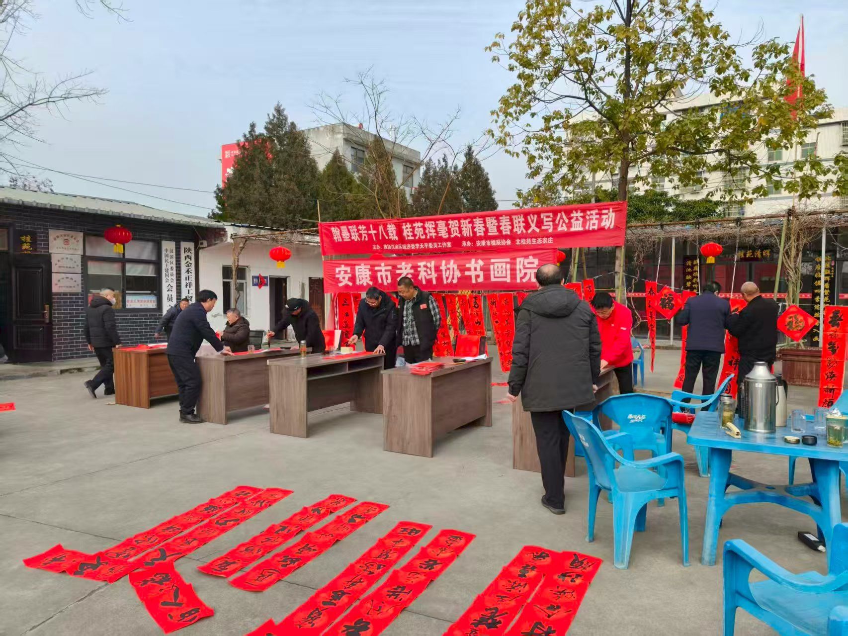 “六进六促”暖乡邻  安康汉滨区政协李天平委员工作室18年义写春联“暖人心”