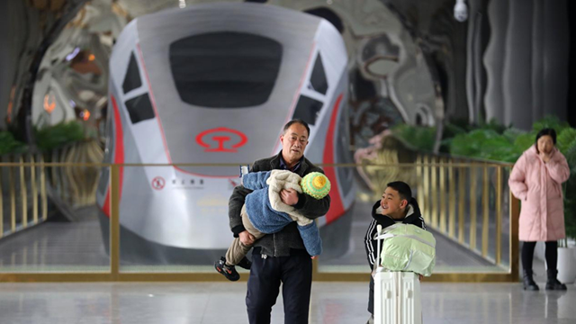 高清组图丨春运首日镜头下的奔赴与等待