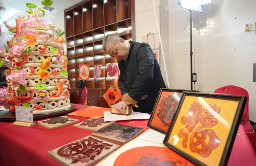 正在上传... 3b8d7a228bf53f1de63599ca35c08588.png