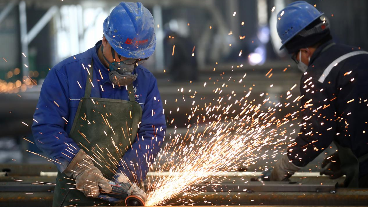 新春走基层｜车间里的“别样年味”：让灯光温暖新春归途