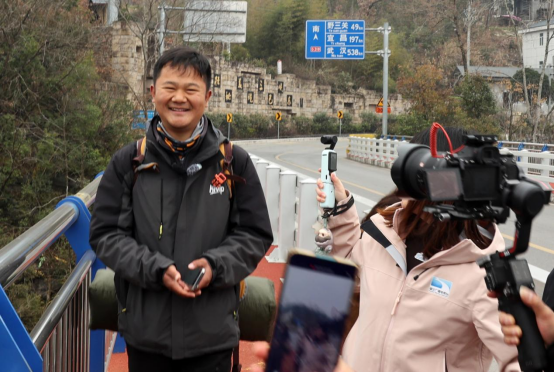 跟上！走1400公里回家过年的博主带你逛湖北恩施地心谷