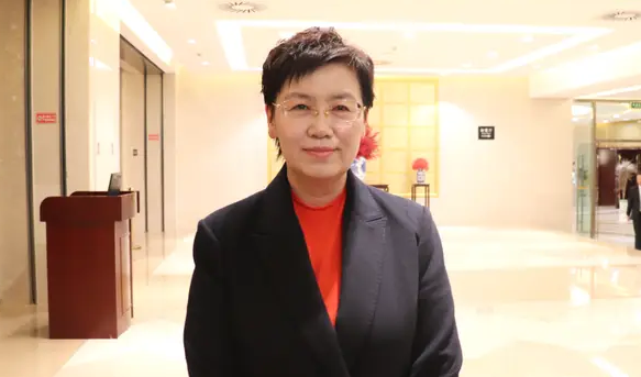 全国两会——代表委员风采丨崔亚丽：用专业与情怀写好“委员作业”