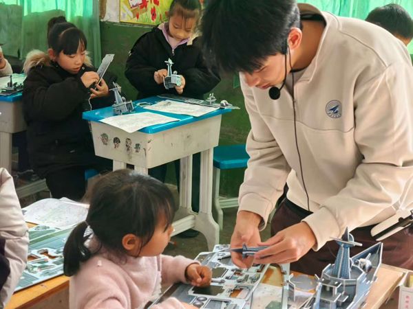 新春走基层丨年味里的青春：“护苗”成长 “助农”增收