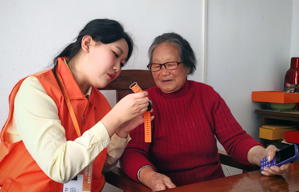 新春走基层丨年味里的青春：“护苗”成长 “助农”增收