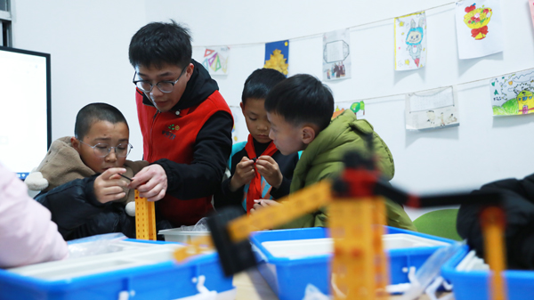 新春走基层丨年味里的青春：“护苗”成长 “助农”增收