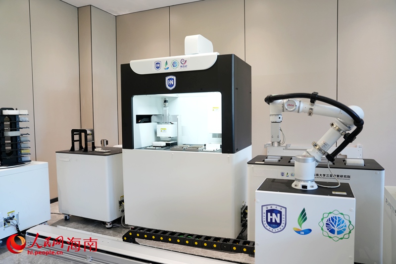 智能育种设备。人民网记者 符武平摄