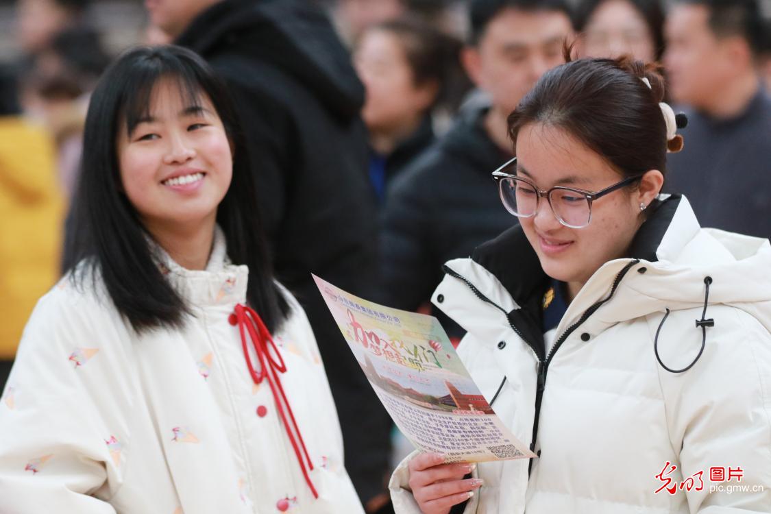 新春走基层丨春风送暖求职路 各地搭台促就业
