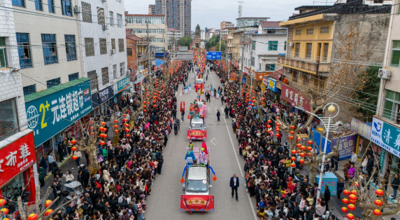 汉中市洋县2026年元宵节社火游演精彩上演
