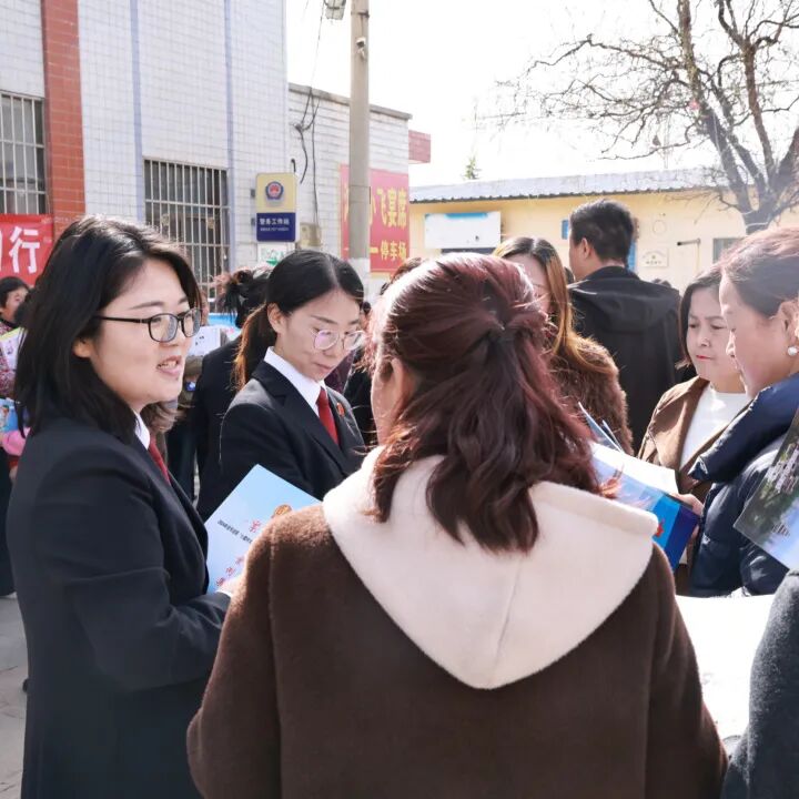 宝鸡中院开展“三八”国际妇女节主题普法宣传活动