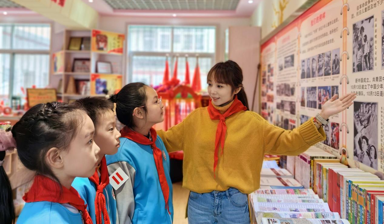 2025年陕西岗位学雷锋标兵丨许雅芝：把雷锋精神“种”进孩子心田