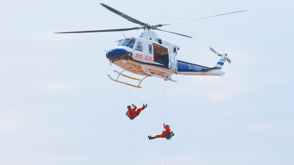 2025年陕西岗位学雷锋标兵丨 这支救援队用直升机架起“空中生命通道”