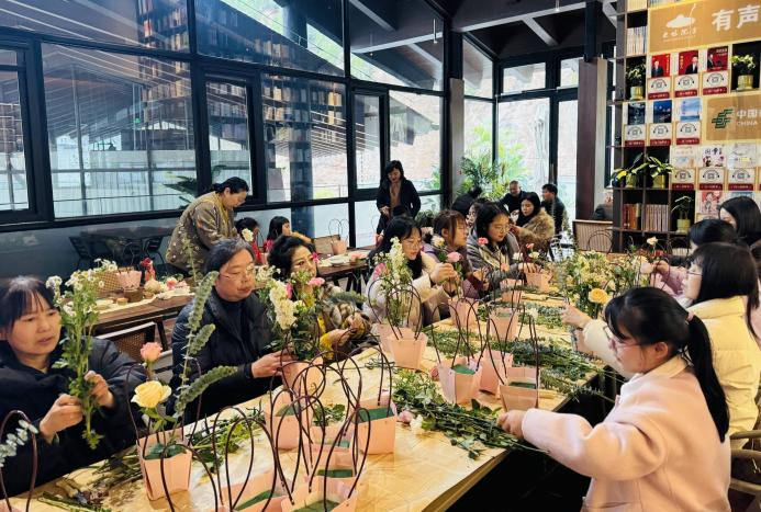 建行商洛分行：铿锵玫瑰绽芳华 金融惠民映初心