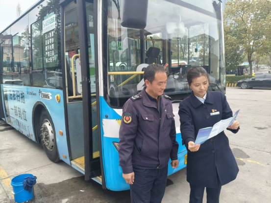 正在上传... 5ba2b3ef0a19d04c509ffd52b1fcdd90.png