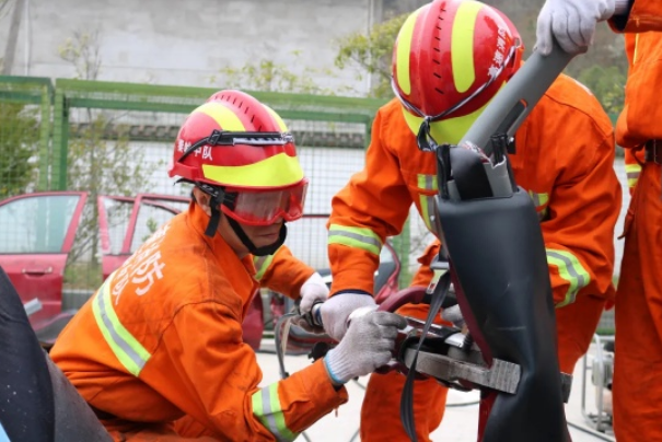 正在上传... b1153397b6e2fcc96430f1d915c9b88d.png