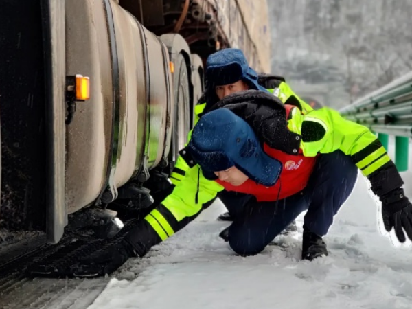 正在上传... f9556c95270d097e79015351acd5ebbc.png