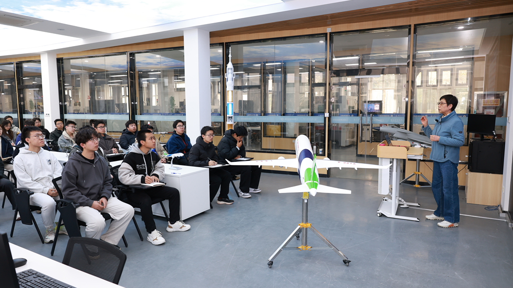 9位名师、总师共上一堂课 西工大“总师金课”《三航整机工程实训》开课