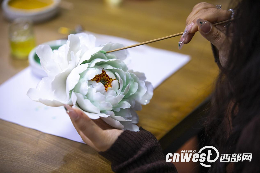 正在上传... c50a68c673f24eb87595ede5084988cb.png