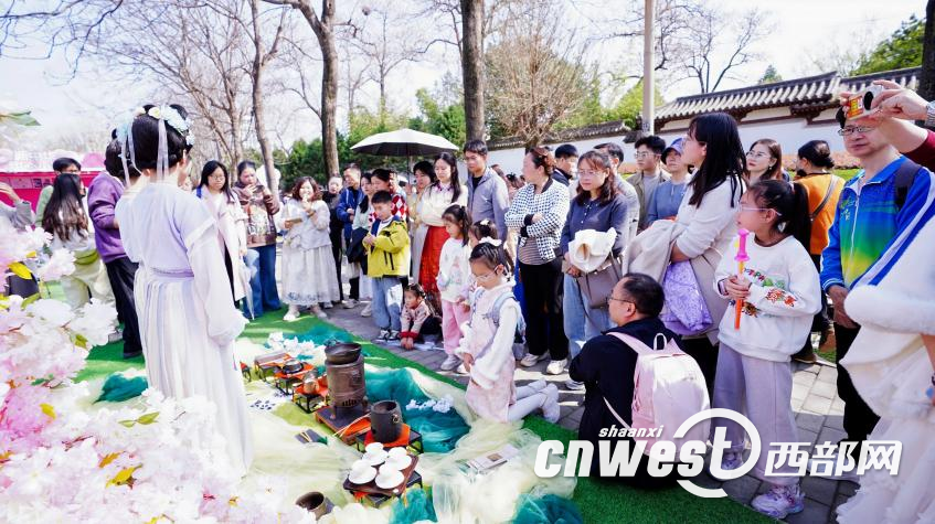 看汉服巡游、尝老字号樱花宴 在青龙寺景区邂逅盛唐春日浪漫