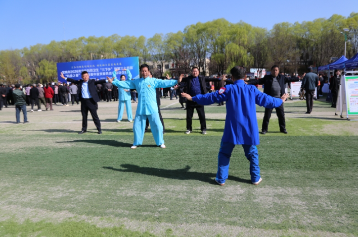 正在上传... 2f330a3b7fcd1a3ecf7c77475b41c900.png