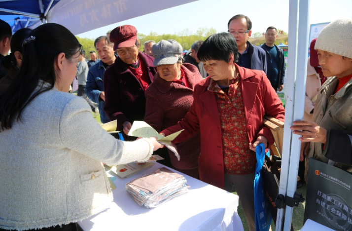 正在上传... a9e31b521b0af101152d9cc45340c73f.png