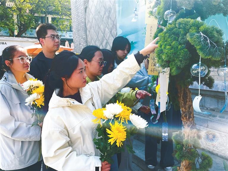 在文明祭扫中寄托哀思