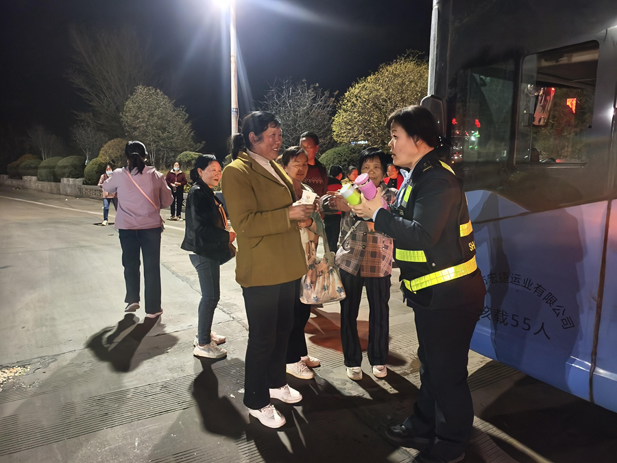 正在上传... 1c0f3a986a03e92834542aa24b59fe11.png