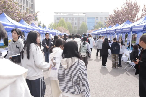 正在上传... 8401180d22769fe685cc60bbf43aeaea.png