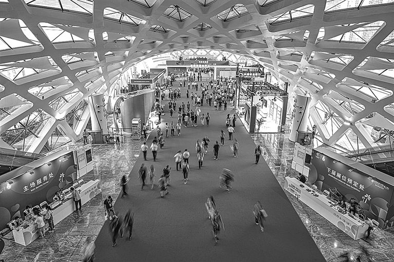 在消博会,感受中国对外开放的时代脉动 在消博会,感受中国对外开放的时代脉动