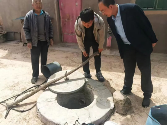 榆林横山区韩岔镇便民服务中心：敲门入户查隐患，饮水安全保民生