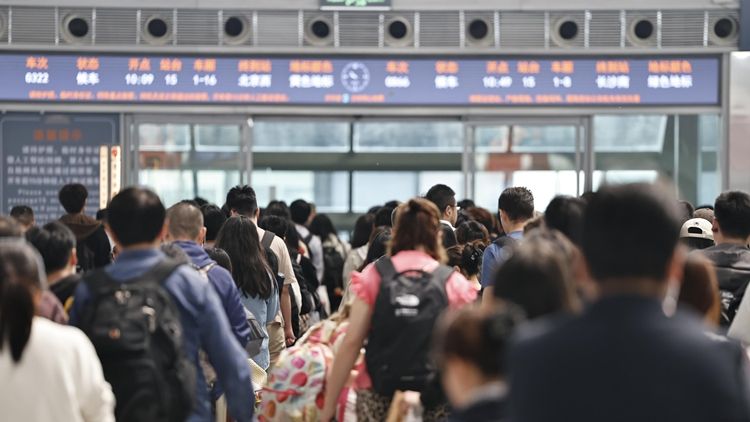 “五一”假期首日 陕西铁路预计发送旅客84万人次 加开旅客列车225列