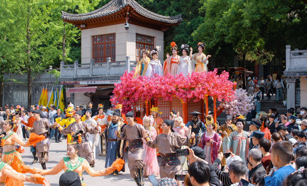 高清组图丨盛唐文化沉浸游受青睐 “五一”假期华清宫客流持续高位