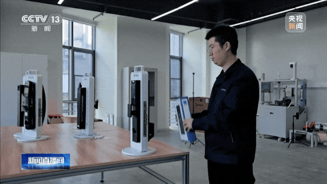 050043246e86d4ecf011312a1a7e7dda.gif