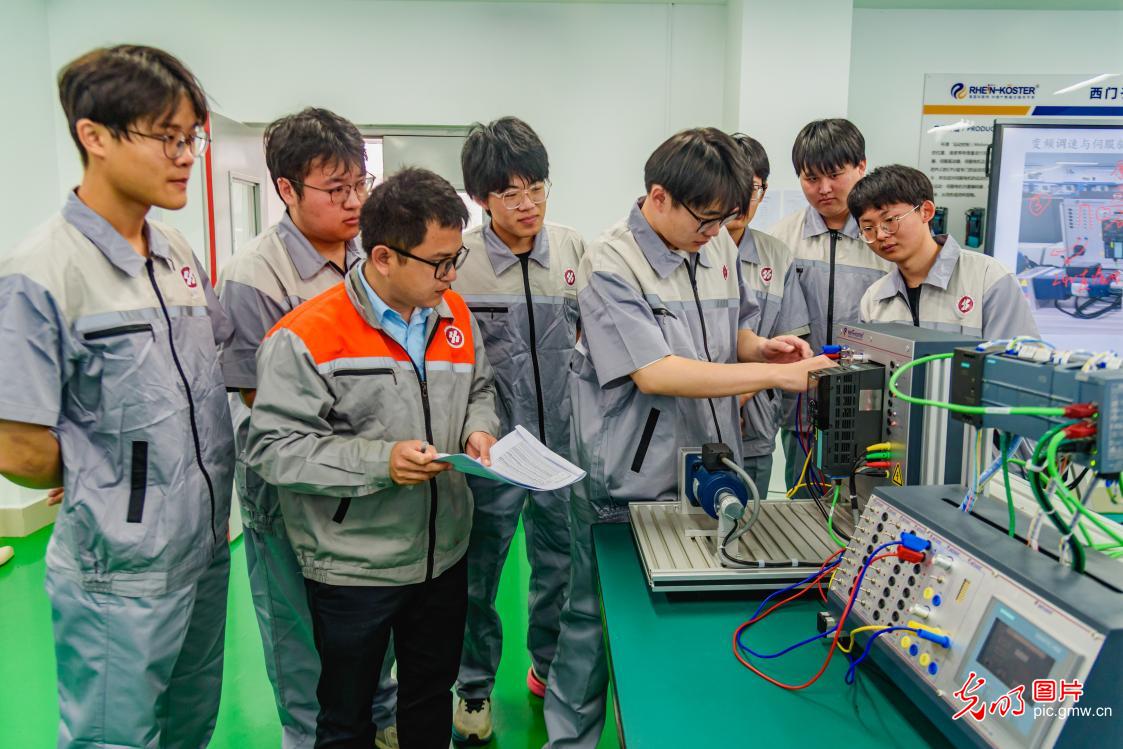 【职引未来】课堂对接岗位 产教融合护航青年逐梦路