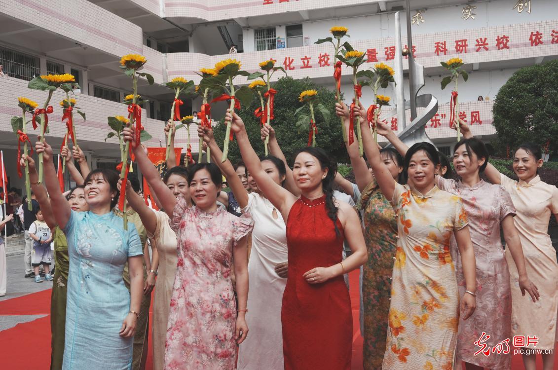 【聚焦高考 逐梦今夏】多彩祝福致青春,从容落笔向未来 【聚焦高考 逐梦今夏】多彩祝福致青春,从容落笔向未来